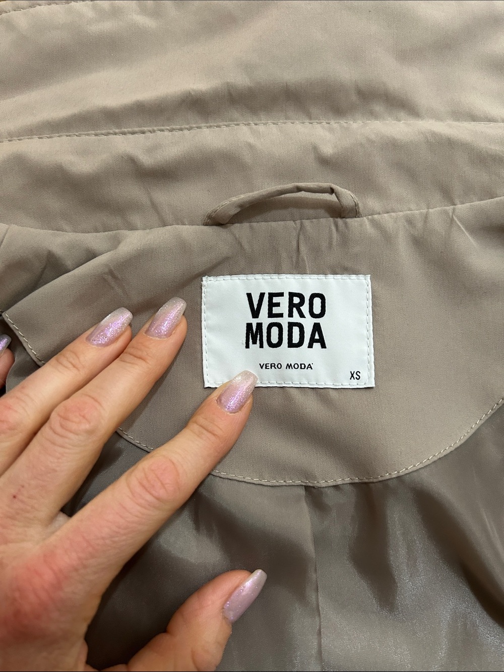 Vero Moda Lightweight Trench Coat – Crisscross Front, Belted, Chic Fit - Picture 5 of 7